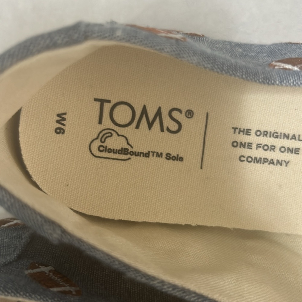 TOMS Women’s Blue Chambray Embroidered Footballs Ortholite Flats Shoes Size 6 - Picture 2 of 3
